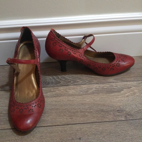 Gorgeous Bos & Co Leather Heels - Picture 3 of 5